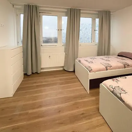Appartement In Krefeld. 4 Personen.