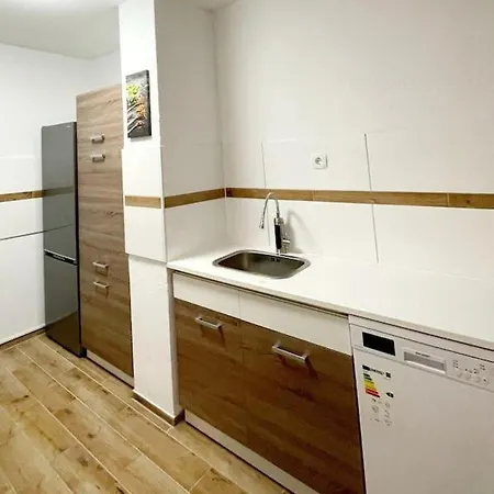 In Krefeld. 4 Personen. * Krefeld