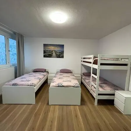 Appartement In Krefeld. 4 Personen.