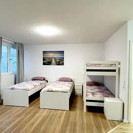 Appartement In Krefeld. 4 Personen.