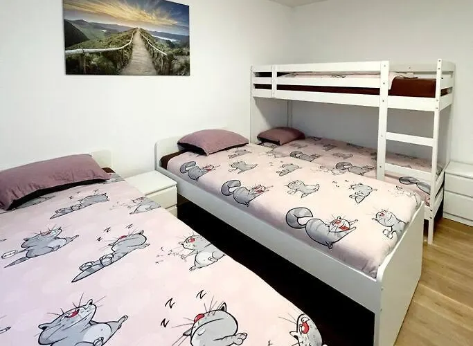 In Krefeld. 4 Personen. Daire *